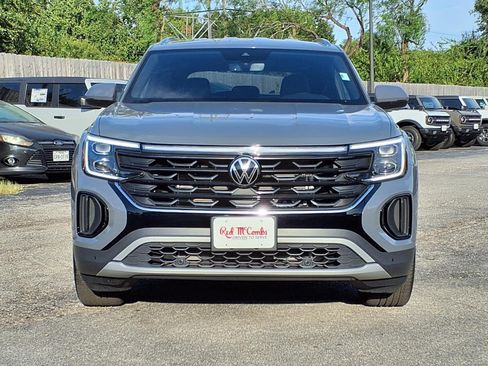 Used 2026 Volkswagen Atlas Cross Sport SE FWD image 2