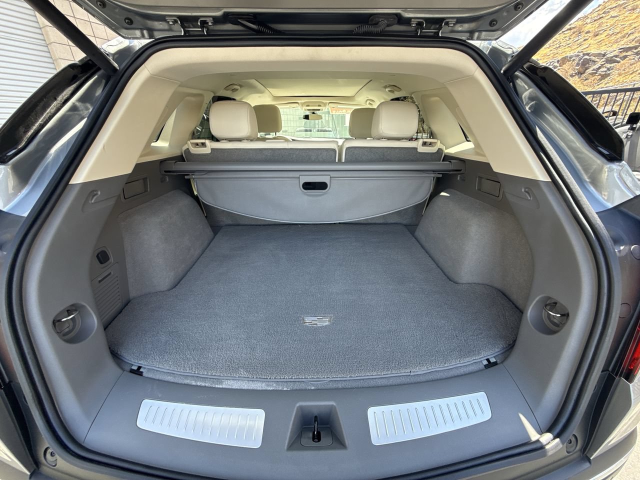 Certified 2024 Cadillac XT5 Premium Luxury w/ LPO, Premium Carpet Package FWD image 26
