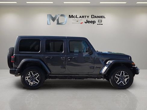 Used 2025 Jeep Wrangler Unlimited Sahara AWD/4WD image 6