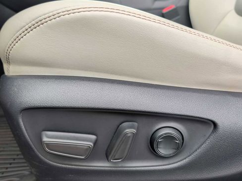 Used 2020 Toyota RAV4 Limited image 14