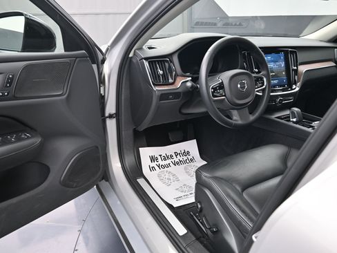 Used 2023 Volvo S60 B5 Plus w/ Climate Package image 9