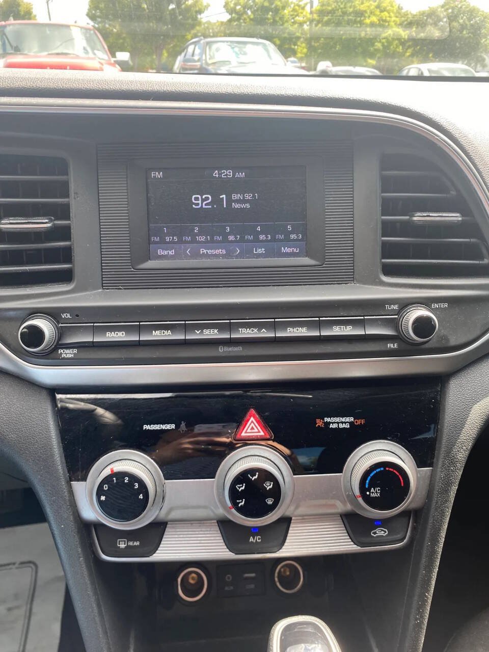 Used 2019 Hyundai Elantra SE w/ Cargo Package FWD image 1