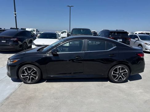 Used 2025 Nissan Sentra SR FWD image 2