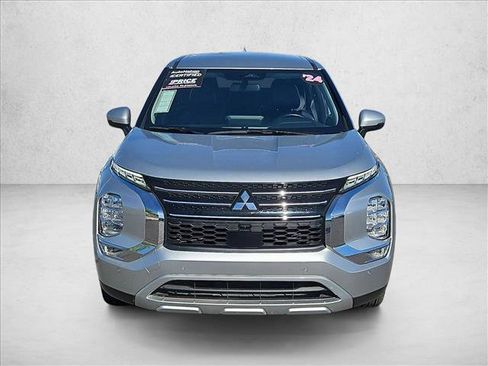 Used 2024 Mitsubishi Outlander SE FWD image 2