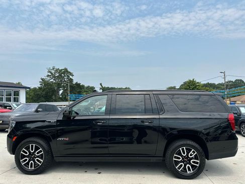 Used 2022 GMC Yukon XL AT4 AWD/4WD image 4
