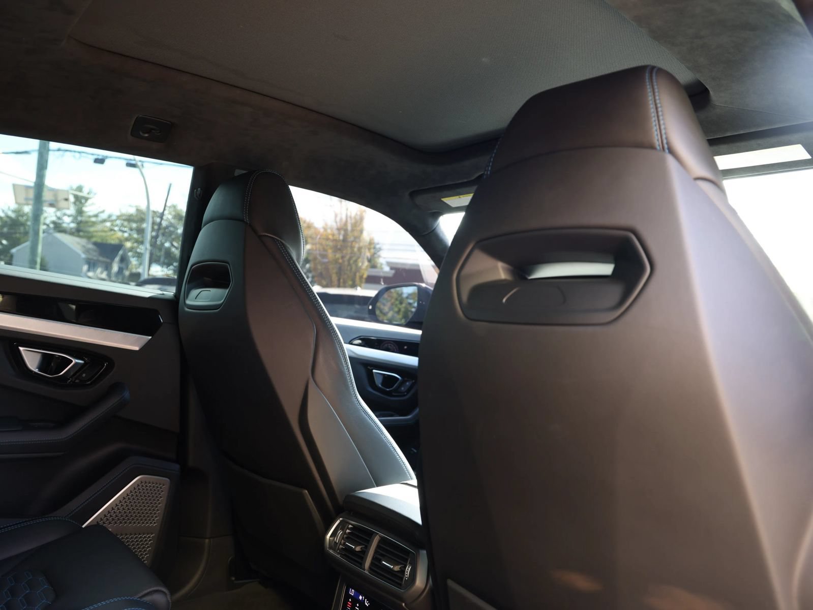 Used 2021 Lamborghini Urus AWD/4WD image 24