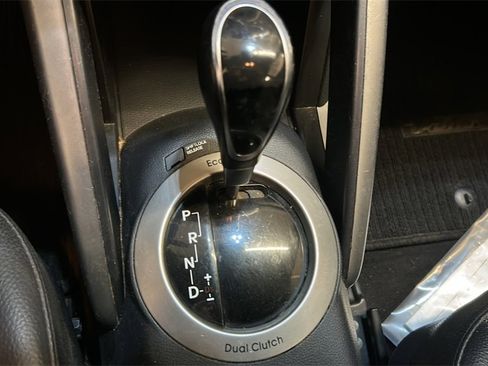 Used 2013 Hyundai Veloster w/ Style Pkg image 16