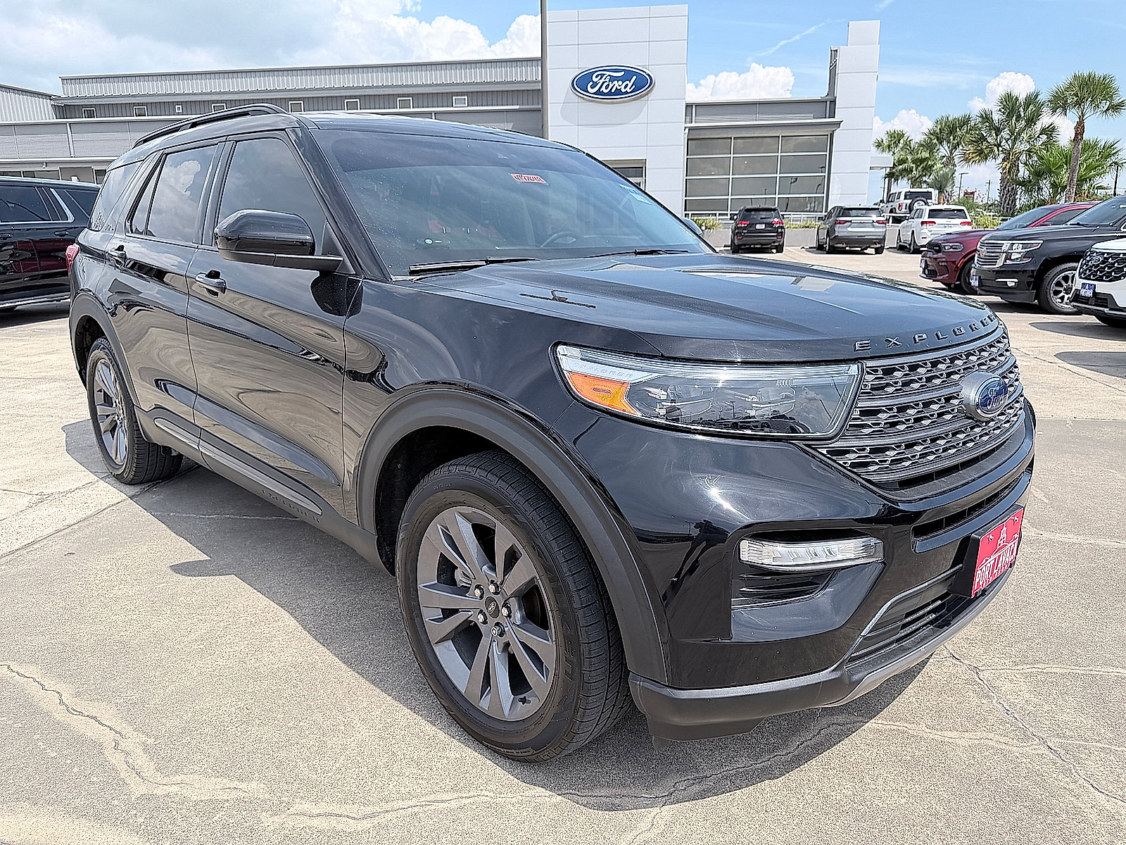 Used 2022 Ford Explorer XLT w/ Equipment Group 202A AWD/4WD image 9