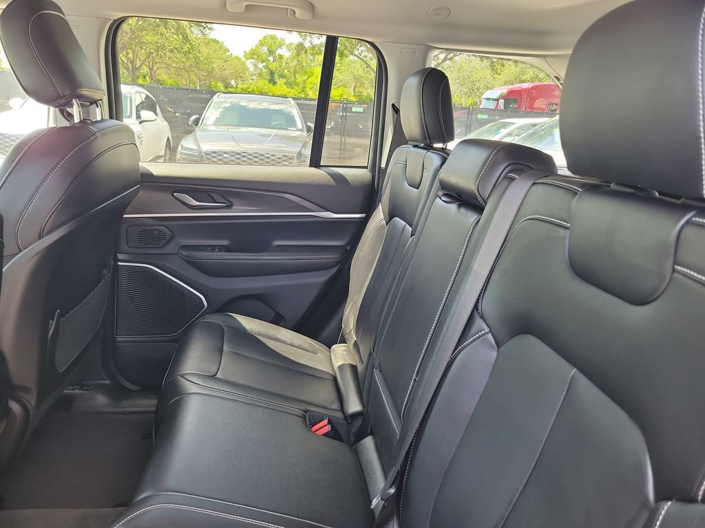Used 2022 Jeep Grand Cherokee Limited RWD image 11