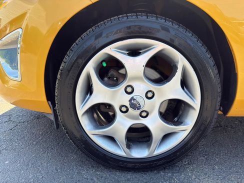 Used 2011 Ford Fiesta SES FWD image 12