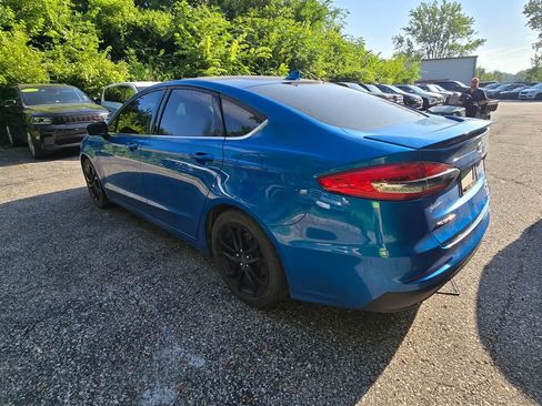 Used 2019 Ford Fusion SE w/ Equipment Group 151A FWD image 4