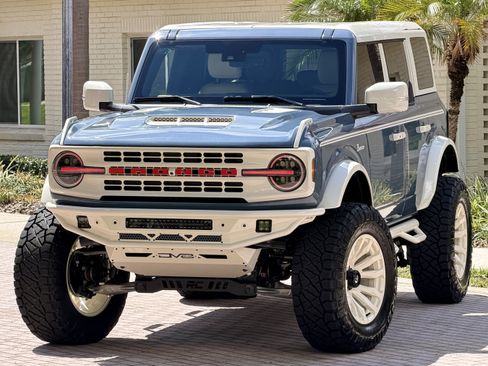 Used 2025 Ford Bronco Outer Banks AWD/4WD image 1