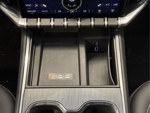 Used 2024 GMC Acadia Elevation image 78