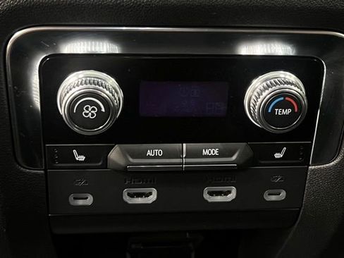 Used 2024 GMC Yukon Denali Ultimate image 47