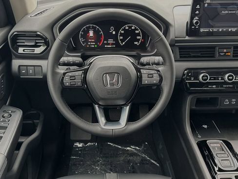 New 2025 Honda Pilot Touring image 16