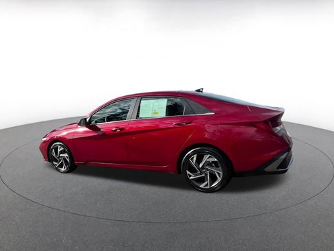 Used 2025 Hyundai Elantra SEL image 10