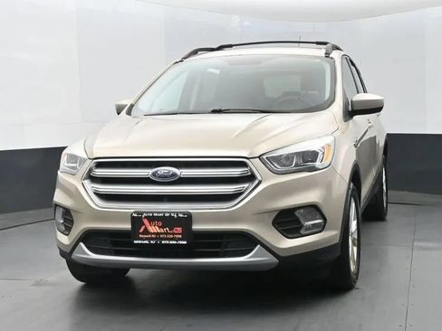 Used 2017 Ford Escape SE w/ Equipment Group 201A AWD/4WD image 1