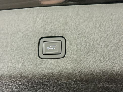 Used 2018 Chevrolet Traverse High Country AWD/4WD image 33
