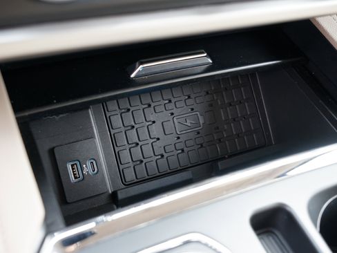 Used 2024 Ford Expedition XLT image 37