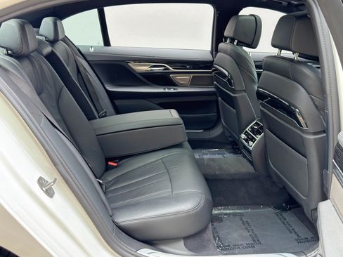 Used 2022 BMW 740i w/ M Sport Package RWD image 47