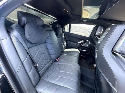 Used 2024 BMW i7 M70 AWD/4WD image 25