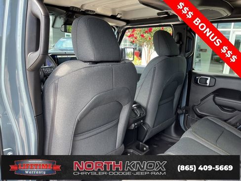 New 2025 Jeep Gladiator Sport image 15