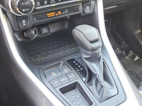 Used 2020 Toyota RAV4 XLE w/ Carpet Mat Package FWD image 17