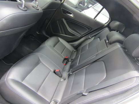 Used 2017 Mercedes-Benz GLA 250 4MATIC image 8