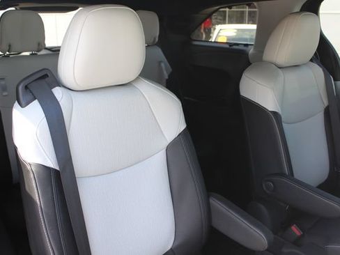 Certified 2026 Toyota Sienna XSE FWD image 27