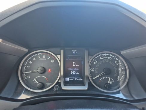 Used 2019 Toyota Tacoma SR5 w/ SR5 Appearance Package (SM) image 22