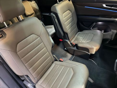 Used 2024 Volkswagen Atlas SEL AWD/4WD image 48