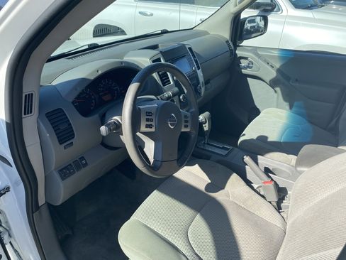 Used 2018 Nissan Frontier SV image 12