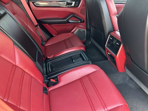 Used 2022 Porsche Cayenne S AWD/4WD image 15