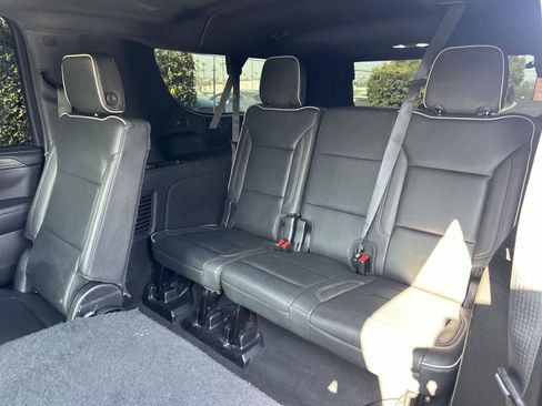 Used 2022 GMC Yukon XL SLT w/ SLT Luxury Package image 32