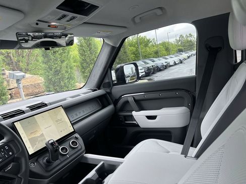 New 2026 Land Rover Defender 110 V8 AWD/4WD image 13