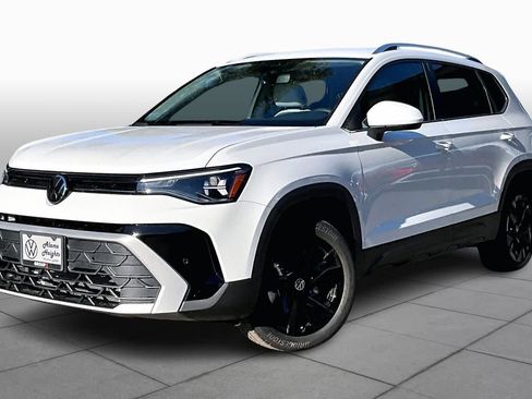 New 2026 Volkswagen Taos SE image 1