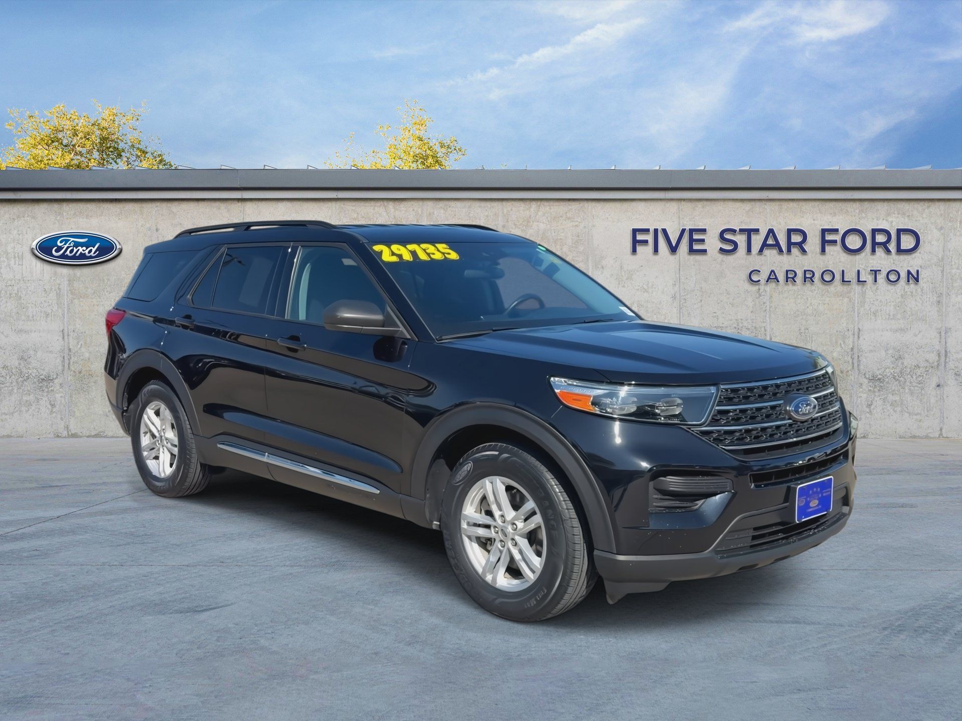 Certified 2024 Ford Explorer XLT RWD image 2