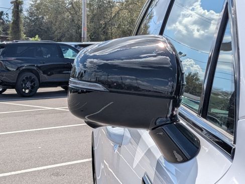 Used 2024 Kia Sorento SX image 11