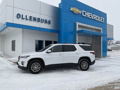 Used 2023 Chevrolet Traverse LT image 1