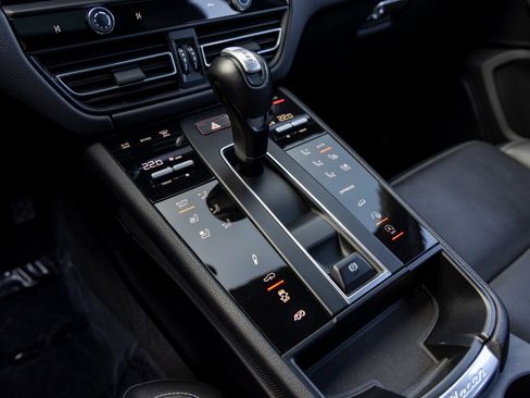 Certified 2023 Porsche Macan GTS image 41