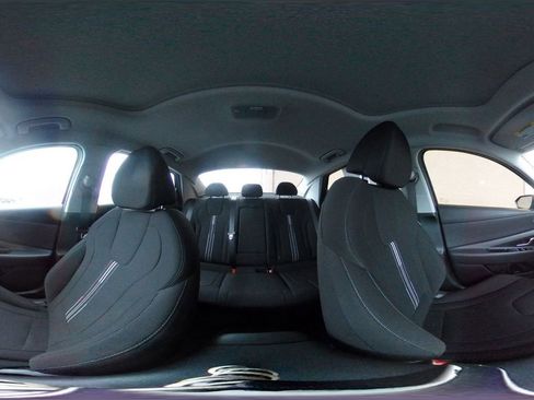 Used 2025 Hyundai Elantra SEL image 43