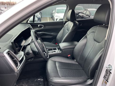 Used 2024 Kia Sorento S image 38