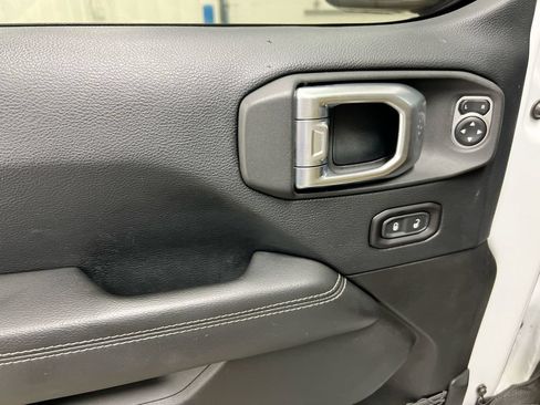 Used 2019 Jeep Wrangler Unlimited Sahara AWD/4WD image 21