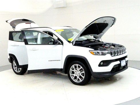 Used 2022 Jeep Compass Latitude image 12