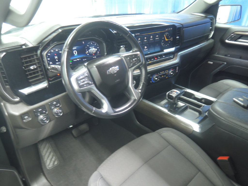 Used 2023 Chevrolet Silverado 1500 RST w/ Convenience Package II AWD/4WD image 4