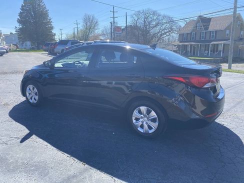 Used 2016 Hyundai Elantra SE image 4