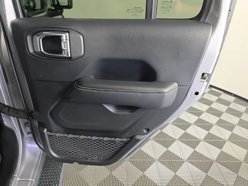 Used 2018 Jeep Wrangler Unlimited Sahara w/ Dual Top Group AWD/4WD image 30