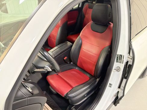 Used 2022 Mercedes-Benz GLB 250 image 10