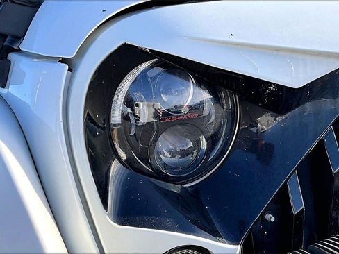 Used 2016 Jeep Wrangler Unlimited Sahara image 29