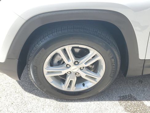 Used 2023 GMC Terrain SLE w/ Driver Convenience Package FWD image 11